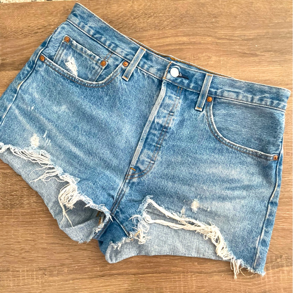 Levi high waisted shorts